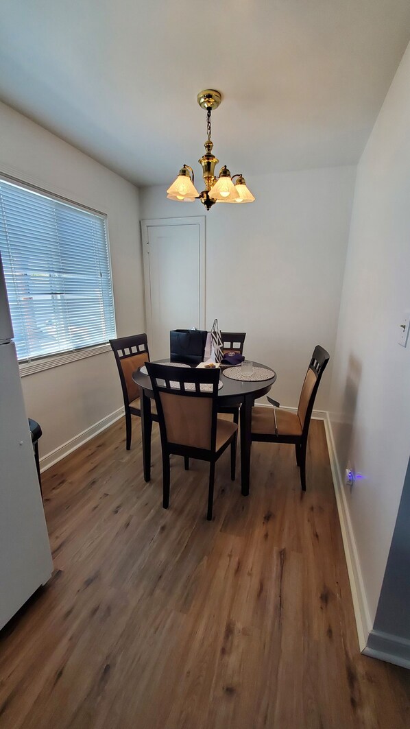 Dining - Cozy 1B Prime Location near Stanford (Palo Alto)