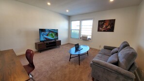 Living area - Cozy 1B Prime Location near Stanford (Palo Alto)
