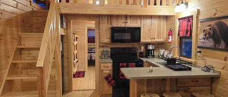 冷蔵庫、電子レンジ、オーブン、コンロ