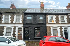 Exterior - Spacious 4-bedroom home with 2 kitchens and garden (Cardiff)