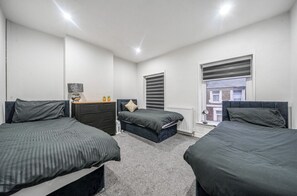 3 camere, una scrivania, Wi-Fi, lenzuola