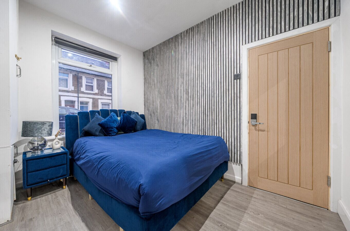 Desk, WiFi, bed sheets