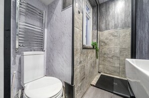 Towels - Stylish Cardiff studio with garden and walkable location (Cardiff)