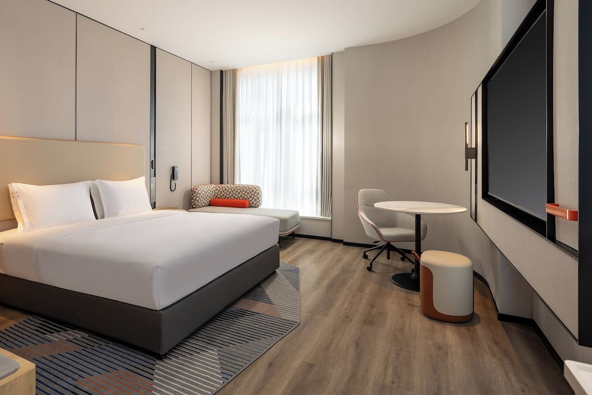 Quarto standard, 1 cama King, vista para a cidade | Roupa de cama