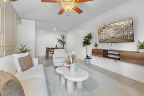 Living area - Bayshore King Suite w/ Pool & Gym Access (Tampa)