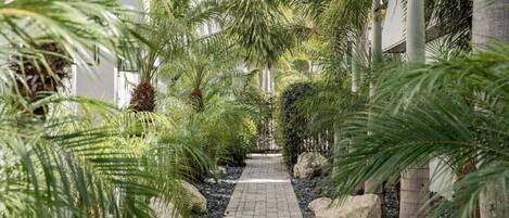 المنطقة المحيطة بالمنشأة