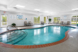 Inomhuspool och utomhuspool
