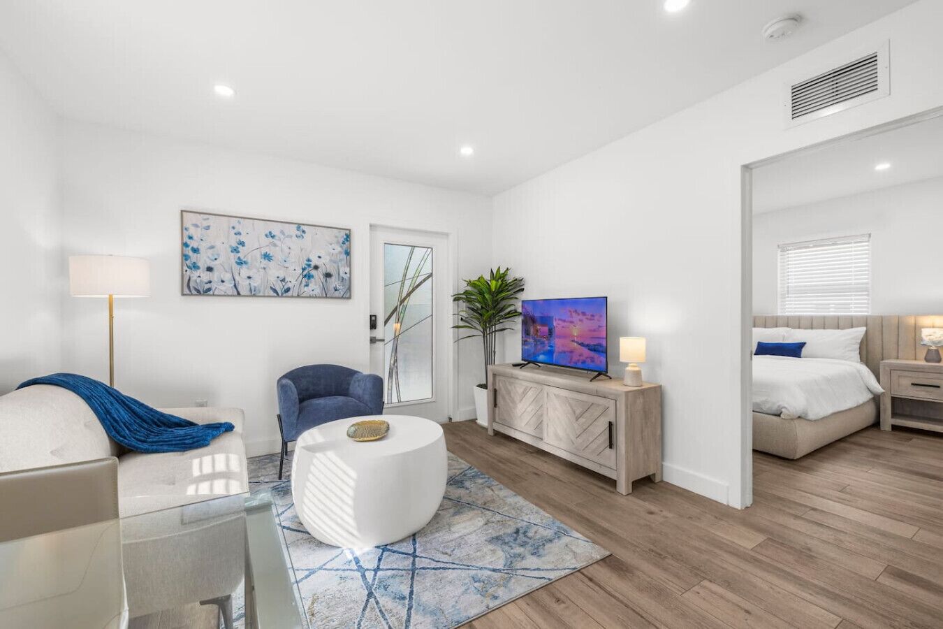 Bureau, fer et planche à repasser, Wi-Fi, draps fournis