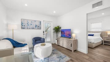 Bureau, fer et planche Ă repasser, Wi-Fi, draps fournis