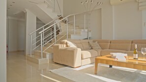 Living area - Villa Tepe with infinity pool and panoramic view (Alanya)