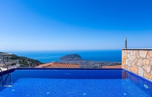 Outdoor pool - Villa Tepe with infinity pool and panoramic view (Alanya)