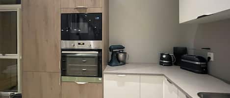 House, 3 Bedrooms, Balcony | Interior