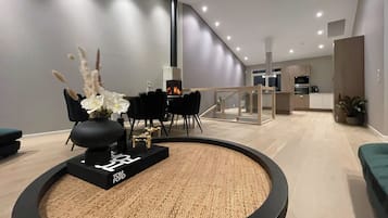 Casa, 3 habitaciones, balcón | Interior