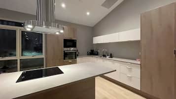 House, 3 Bedrooms, Balcony | Interior