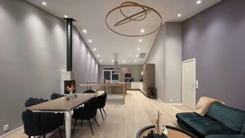 House, 3 Bedrooms, Balcony | Living room