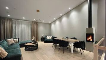 Casa, 3 quartos, sacada | Sala de estar