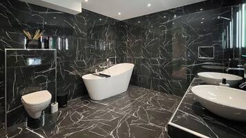 House, 3 Bedrooms, Balcony | Bathroom