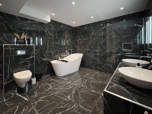 Casa, 3 habitaciones, balcón | Baño
