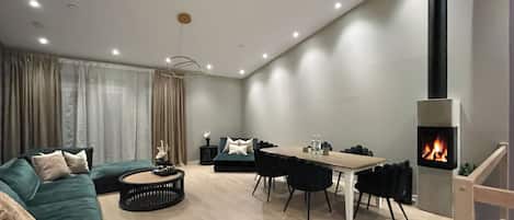 House, 3 Bedrooms, Balcony | Living room