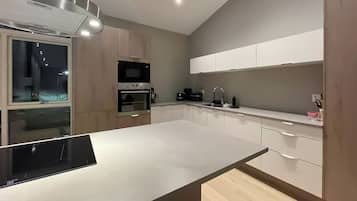 House, 3 Bedrooms, Balcony | Interior