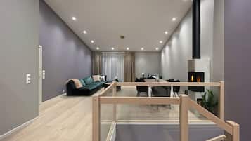 House, 3 Bedrooms, Balcony | Living room