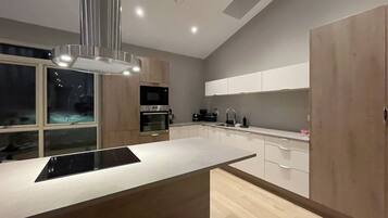 House, 3 Bedrooms, Balcony | Interior