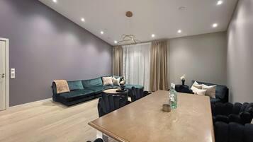 House, 3 Bedrooms, Balcony | Living room