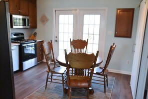 冰箱、微波炉、烤箱、炉灶