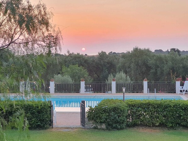 Pool - Borgo Levante Farmhouse/Rose Room (Sicilia)