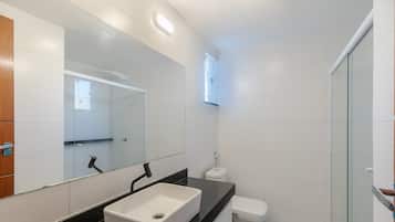 Apartamento básico | Banheiro | Chuveiro