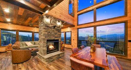 Red Hawk Haven -A Rustic Luxury Cabin Nestled Above the Smoky Mountain Mist