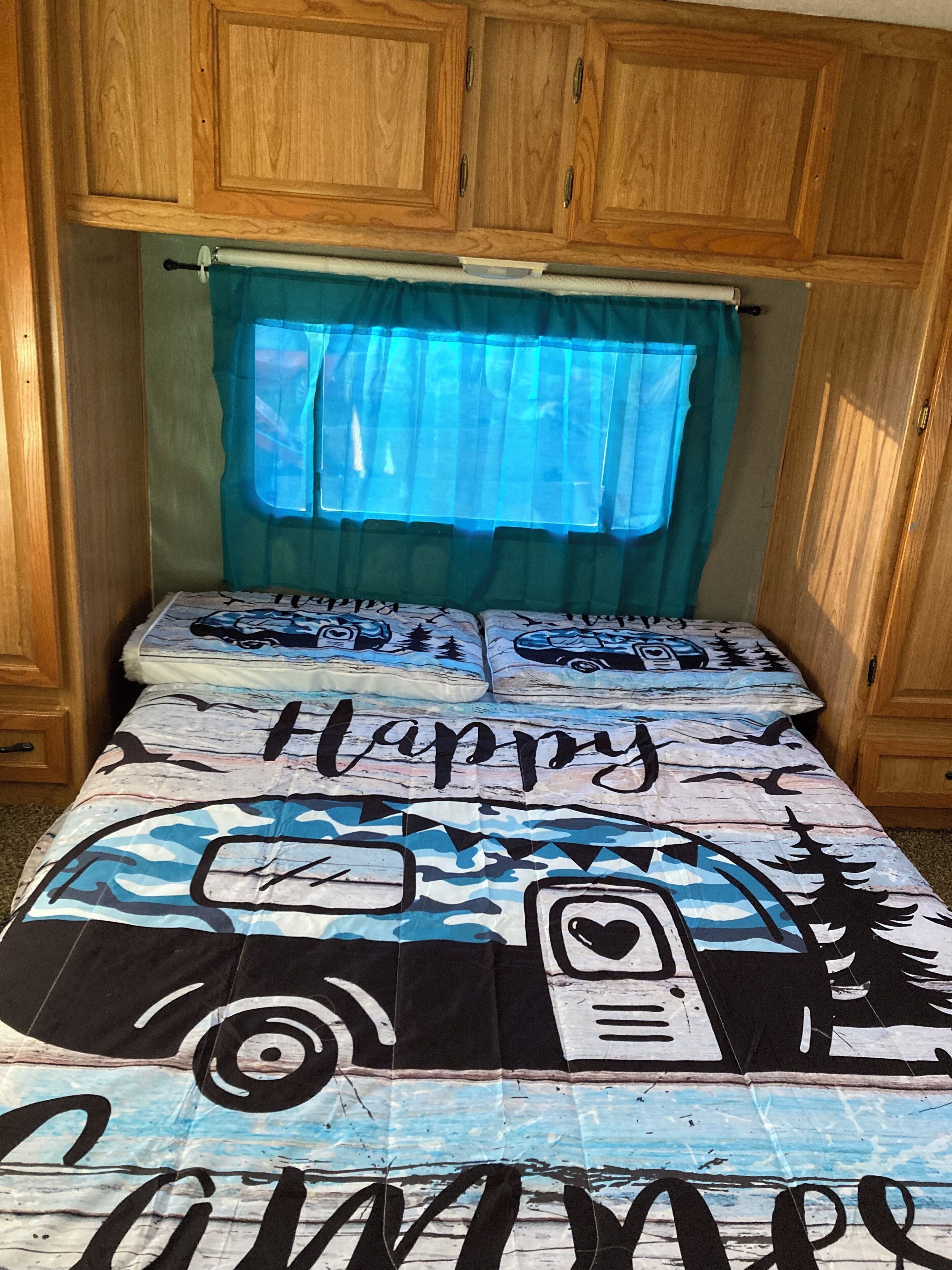 Iron/ironing board, bed sheets