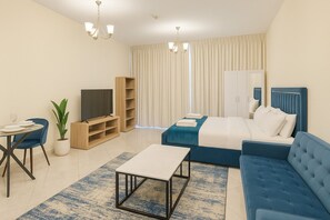 Planxa i posts de planxar, wifi i roba de llit 