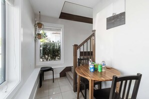Interior - Chic 1BR Laneway House in South Vancouver (Vancouver)