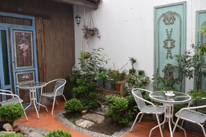 Outdoor dining - Soft Escape Hotel in Cuenca Center (Cuenca)