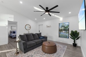 Smart TV -  Waterfront 4-bedroom house in charming Cape Coral pet friendly newly build (Cape Coral)