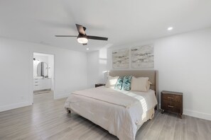WiFi -  Waterfront 4-bedroom house in charming Cape Coral pet friendly newly build (Cape Coral)