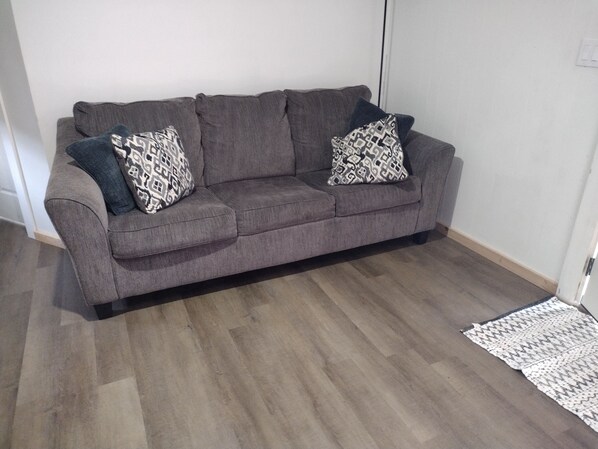 Living area - Deluxe Cabin G at Elk Creek Escape (Hillsgrove)