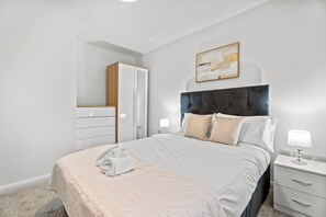 Room - STYLISH RETREAT- 2 bed city centre apartment (Birmingham)