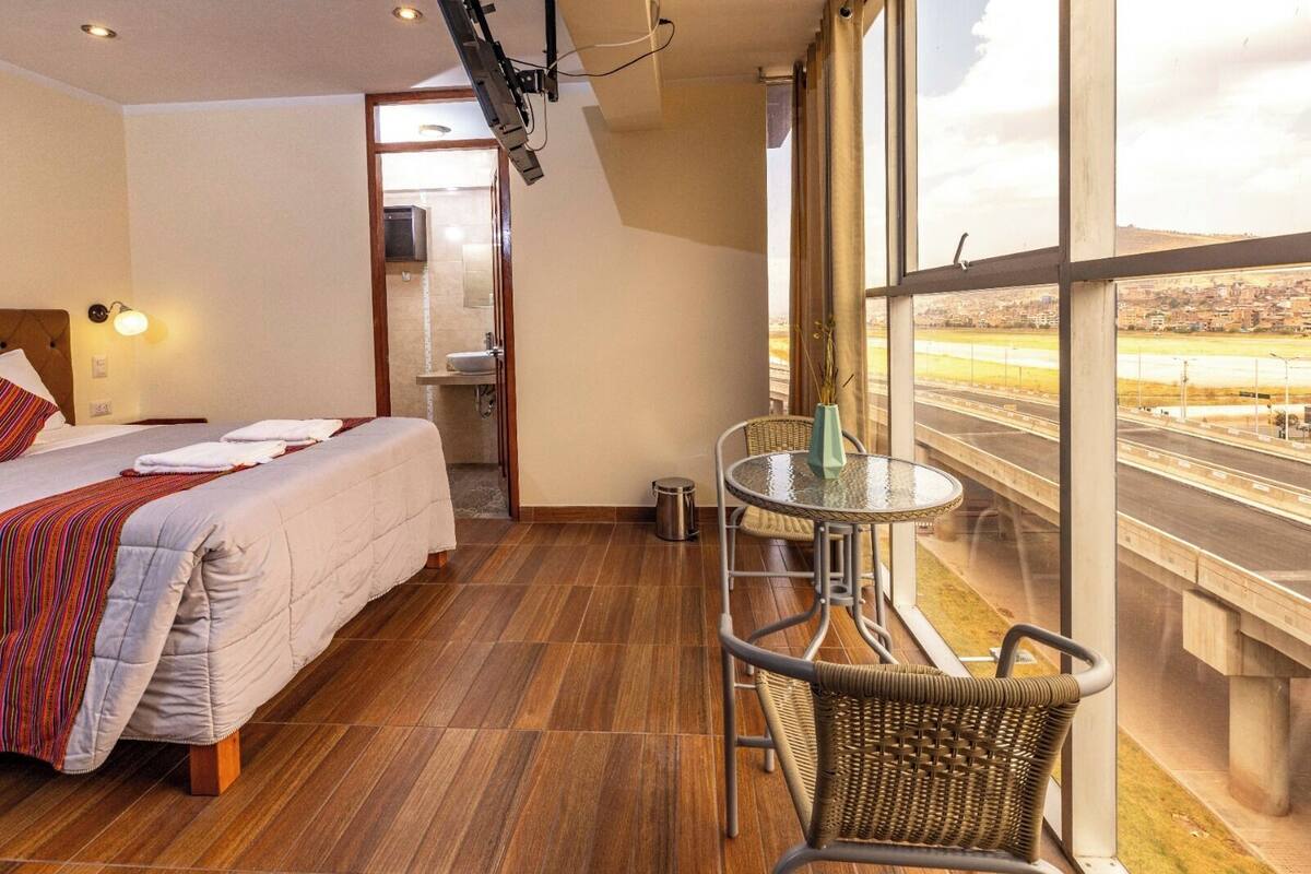 مكتب ومكواة/لوح كي وواي فاي مجانًا وتسهيلات لدخول الكراسي المتحركة