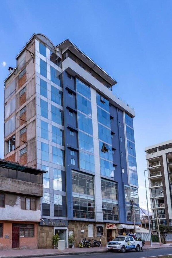 المنشأة من الخارج