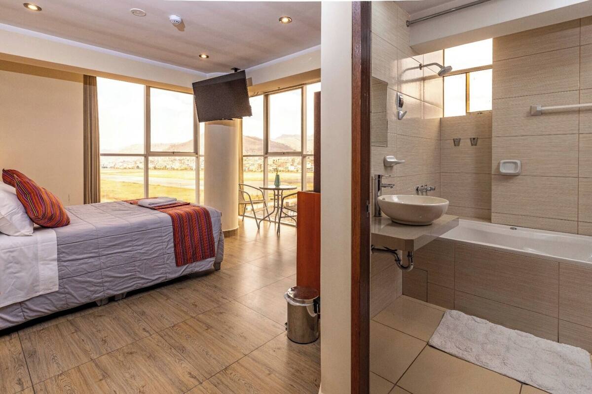 مكتب ومكواة/لوح كي وواي فاي مجانًا وتسهيلات لدخول الكراسي المتحركة