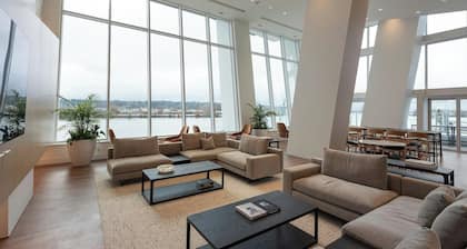 Modern 2-bedroom condo with amazing water views