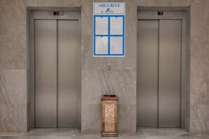 Elevator - FAFA Aqua Blue Hotel (Golem)