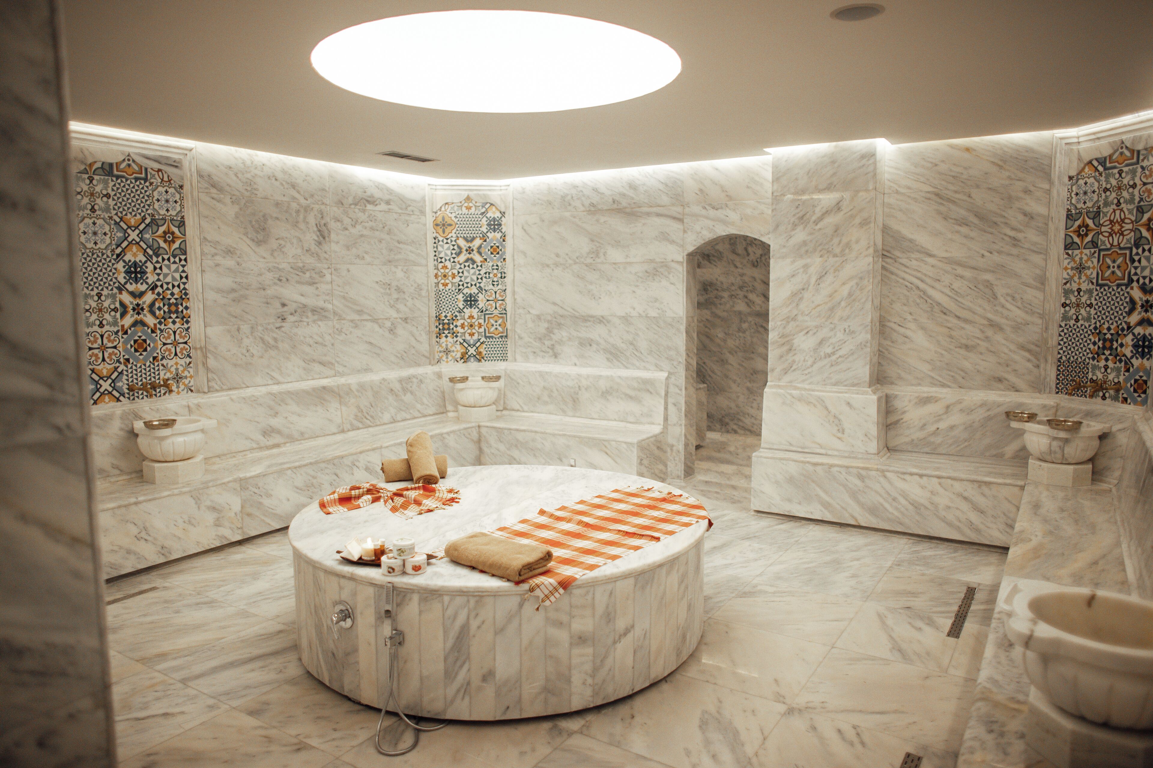 Sauna, baño de vapor, baño turco o hammam y tratamientos corporales 