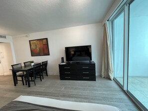 Interior - Shine Suites Studio 7 (Miami Beach)