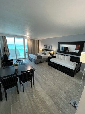 2 bedrooms, iron/ironing board, WiFi, bed sheets - Shine Suites Studio 7 (Miami Beach)