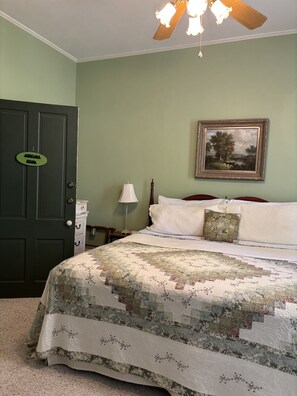 1 dormitorio, tabla de planchar con plancha, wifi y ropa de cama