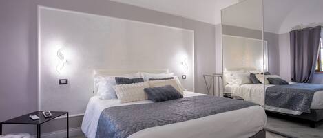 Coffres-forts dans les chambres, bureau, fer et planche à repasser