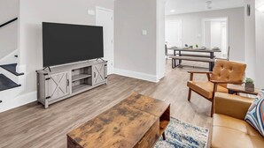 Smart TV, offices - Dilworth Retreat | Walk to Shops/Restaurants (Charlotte)